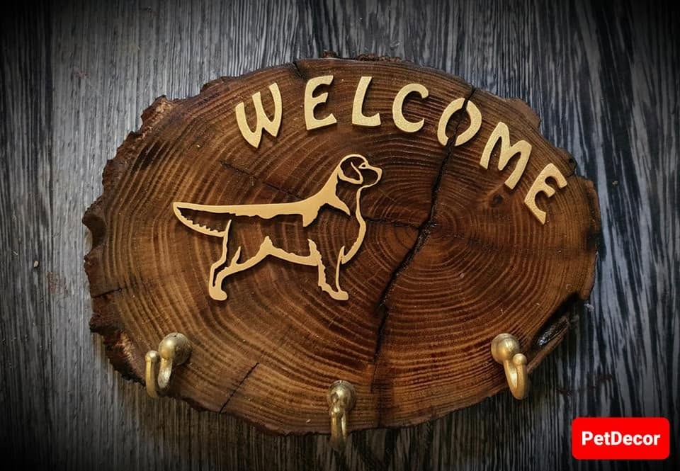 Full view of the wooden Welcome key holder with a Golden Retriever and three hooks